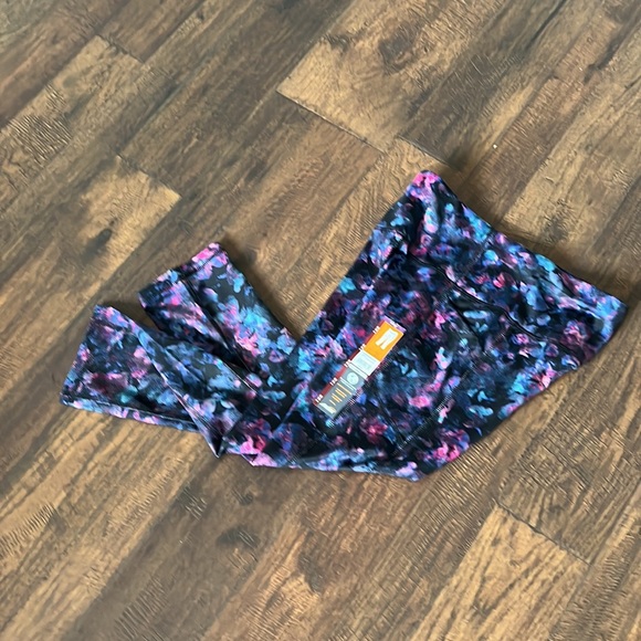 Avia Women's Active Performance
Legging Capri Pants Size S (4-6) Multi Color - Picture 9 of 12